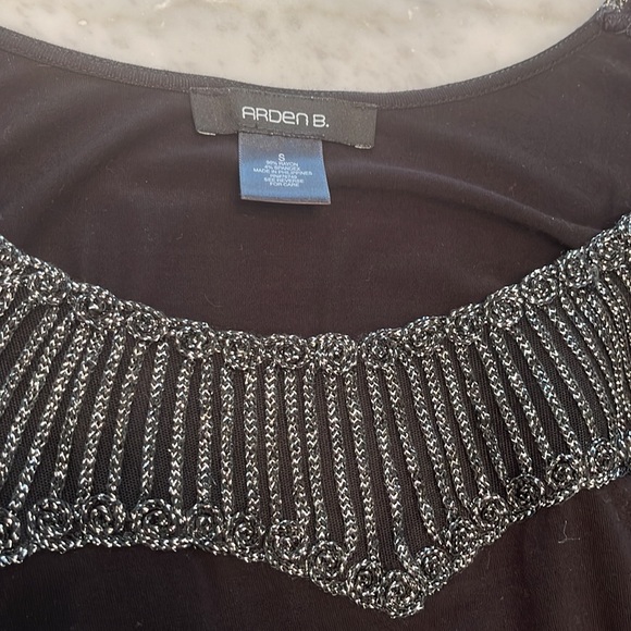 Pretty black top with open sleeve and sparkle neck details - Picture 2 of 4